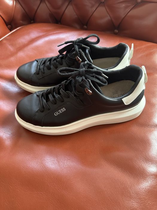 Adidasi Guess, piele naturala, marimea 42, purtati de cateva ori.