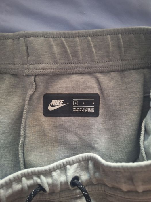 Оригинален анцуг Nike L - горнище и долнище, отлично състояние