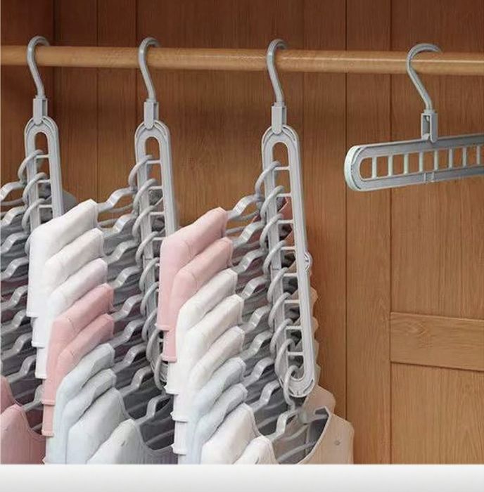 Пластмасова закачалка за дрехи