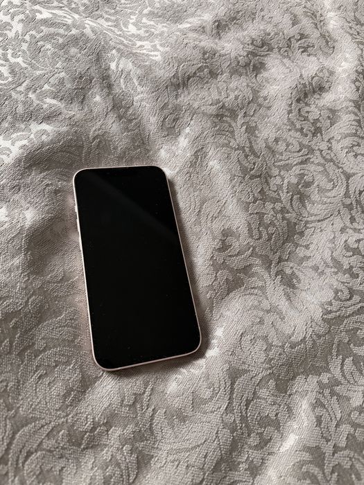 Телефон Iphone 13 256мб