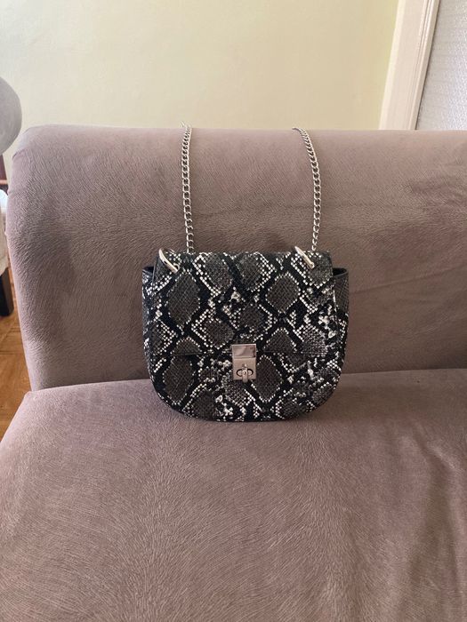 Дамска чанта с дълга дръжка