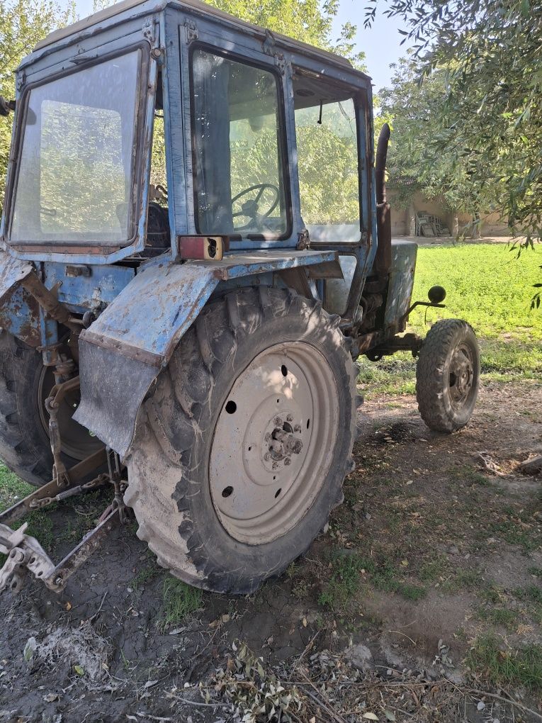 Traktor  sotilad srochna 82.1Mtz