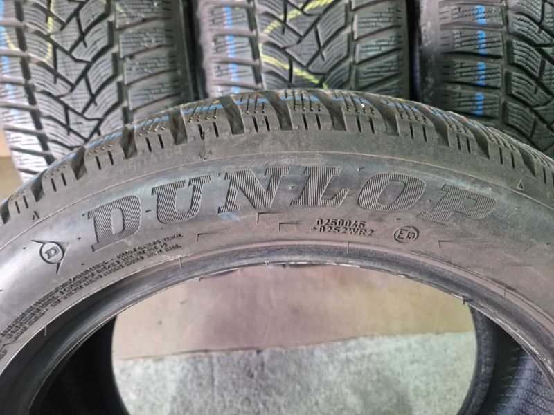 4 Dunlop R17 225/50
зимни гуми 
DOT4820