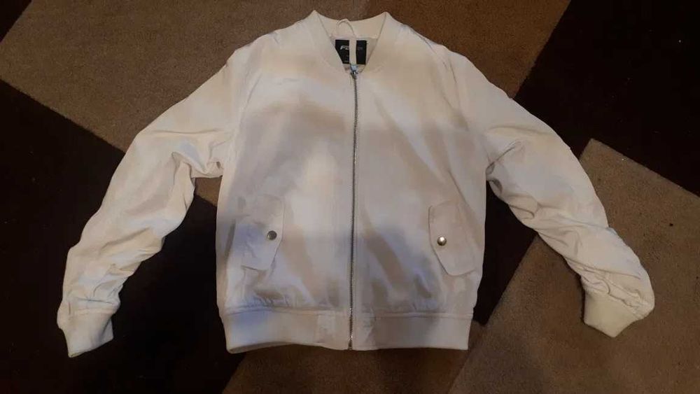 vand geaca primavara / toamna fete marimea M mic