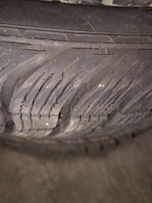 Vând cauciucuri iarna 225 60 R17 Federal Himalaya