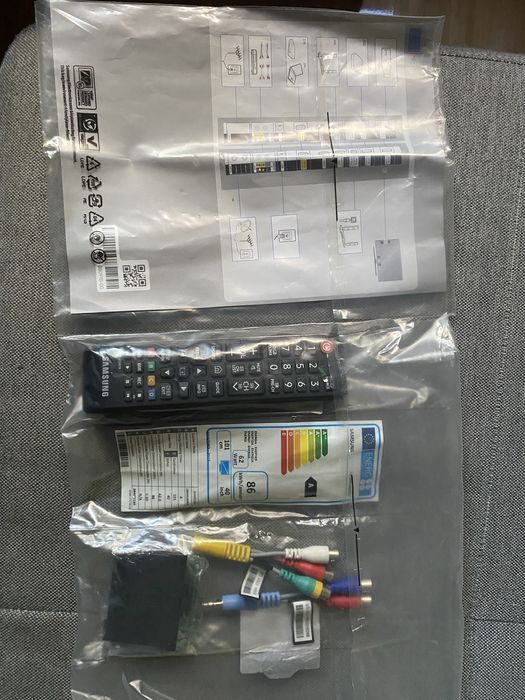 TV LED Smart Samsung, 4K, 101 cm, cu 2 pete ecran