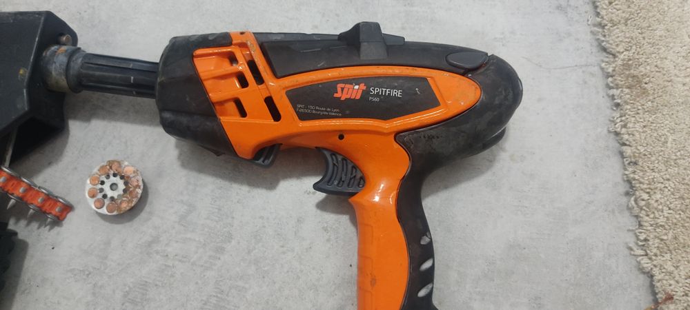 Spit Pistol cuie metal