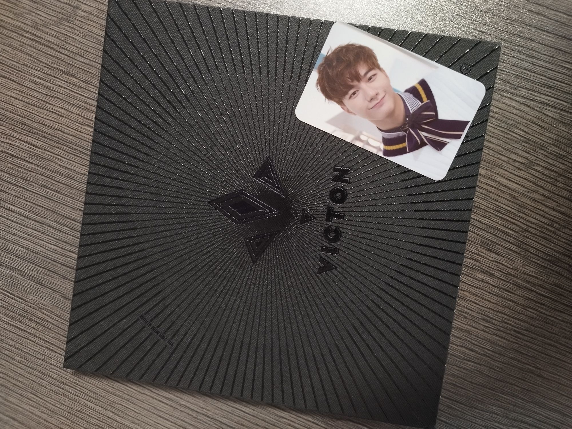Кпоп албуми на VICTON