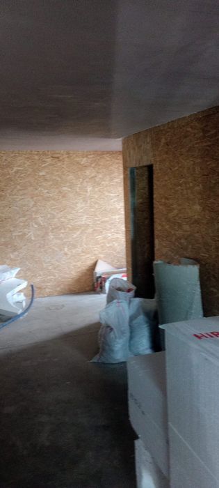 Vand spatiu la rosu