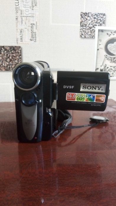 Видеокамеру SONY DV9F - цифровая видеокамера в упаковке