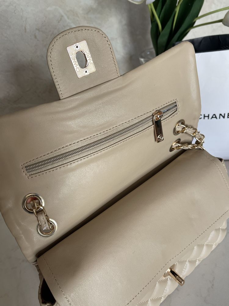 Дамска чанта Chanel Classic CC среден размер