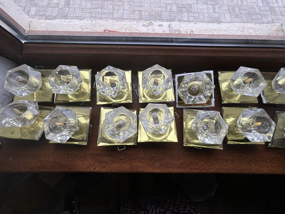 Продам споты для потолка недорого