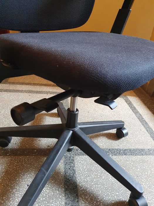 Офис стол Haworth Lively Black