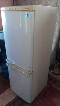 Продаю холодильник Самсунг в отличном состоянии с доставкой до дома!!!