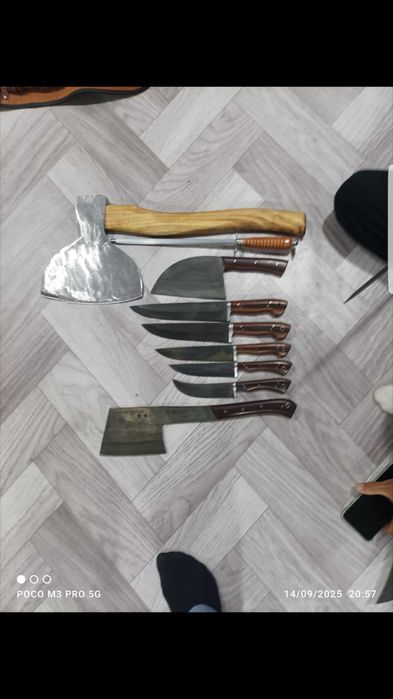 Qassob akalarga katta boltali nabor toplami