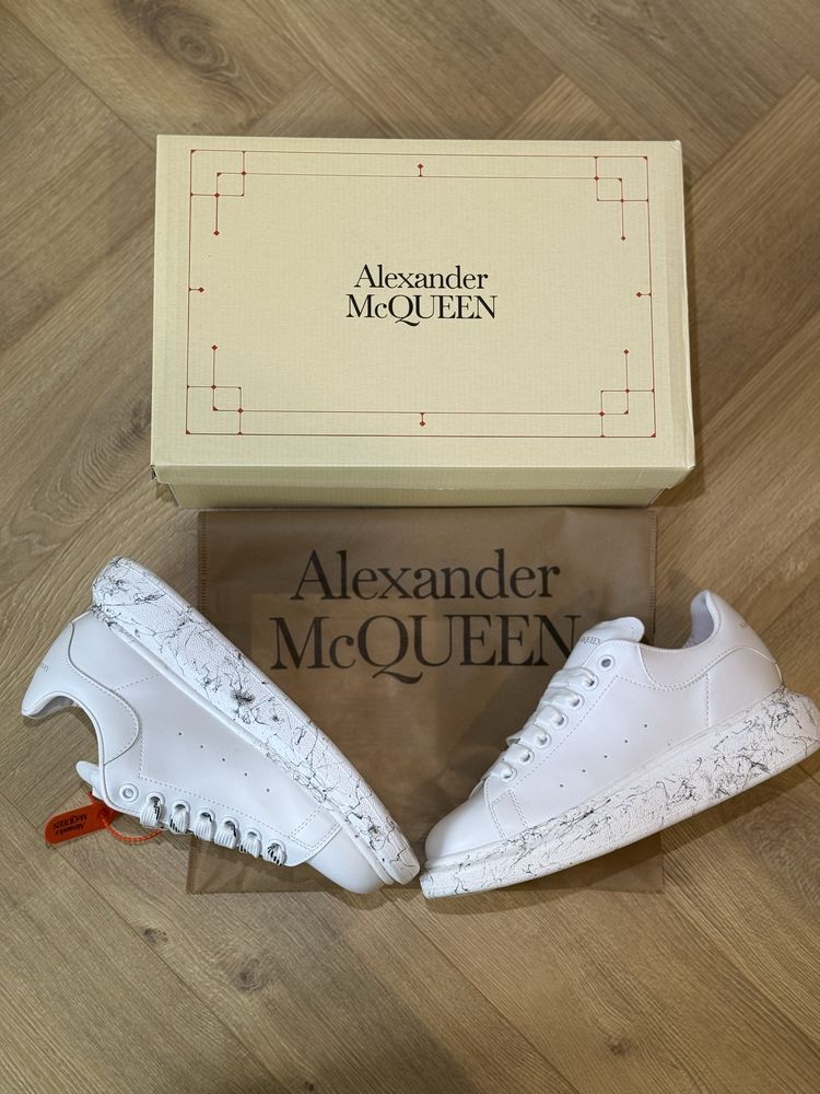 Alexander Mc Queen graffiti nou