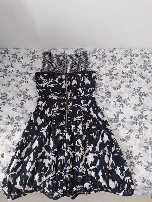 Rochiță eleganta de seara ,  mărimea S , culoare negru cu alb