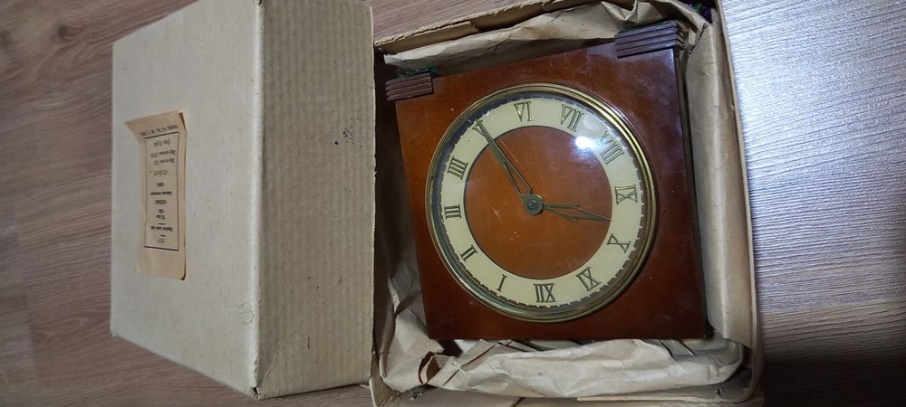 Продаётся часы  ""МАЯК"  механическая новая