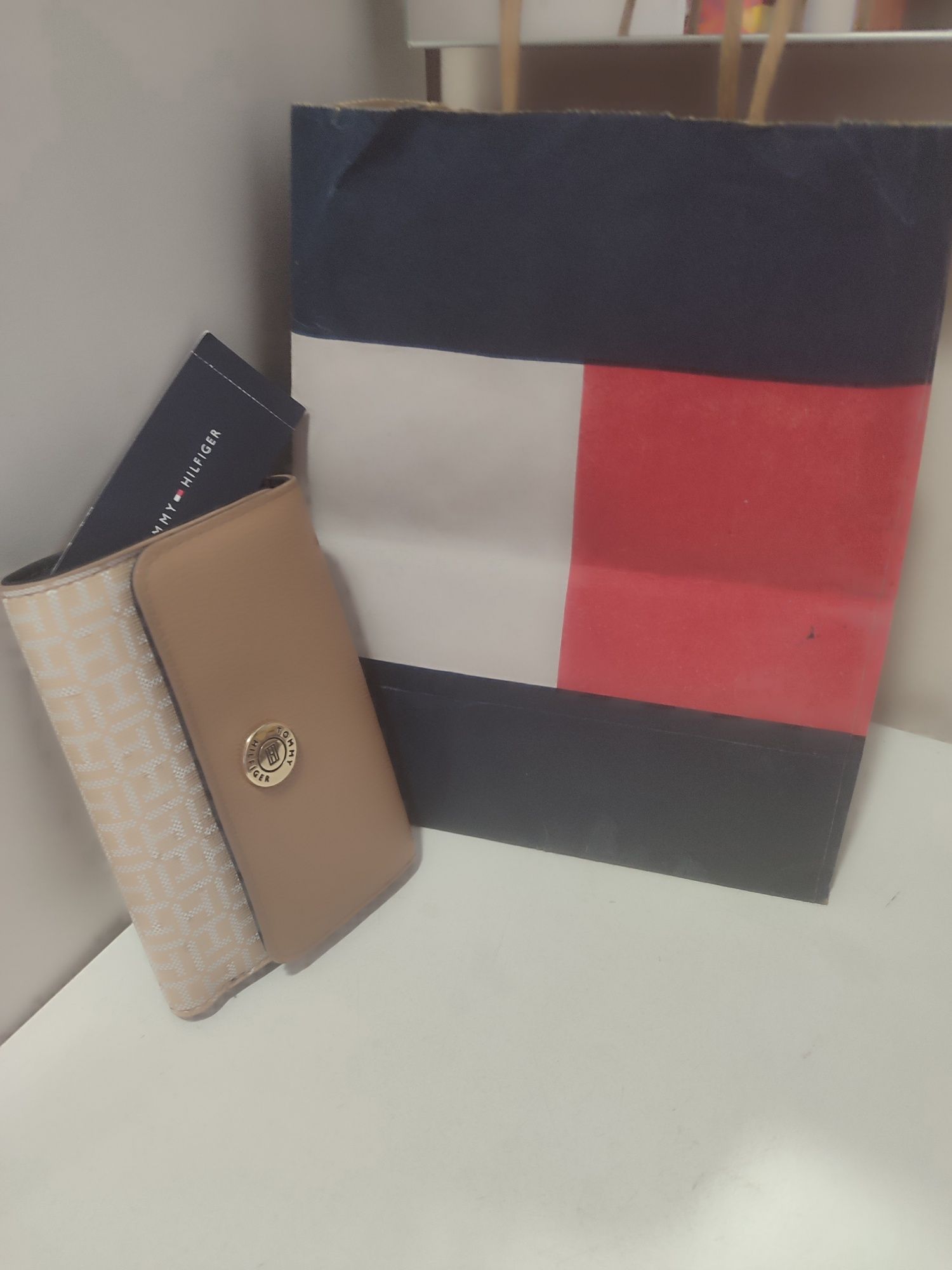 НОВ Tommy Hilfiger