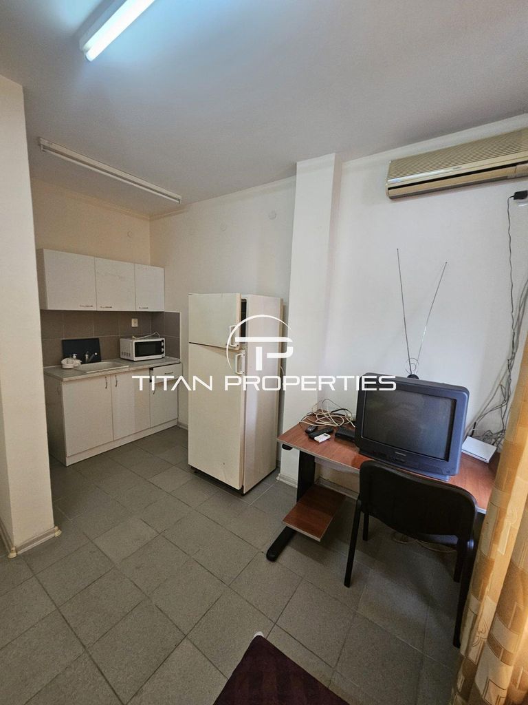 Дава се под наем Едностаен апартамент в Бургас, Победа - 30 кв.м за 178.5 € - Снимка #1