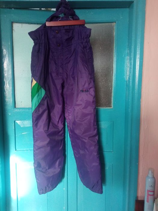 Продам полукомбинезон и штаны от горнолыжного комтюмов