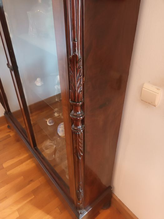 Vitrină din lemn mahon stil Biedermeier, anul 1900