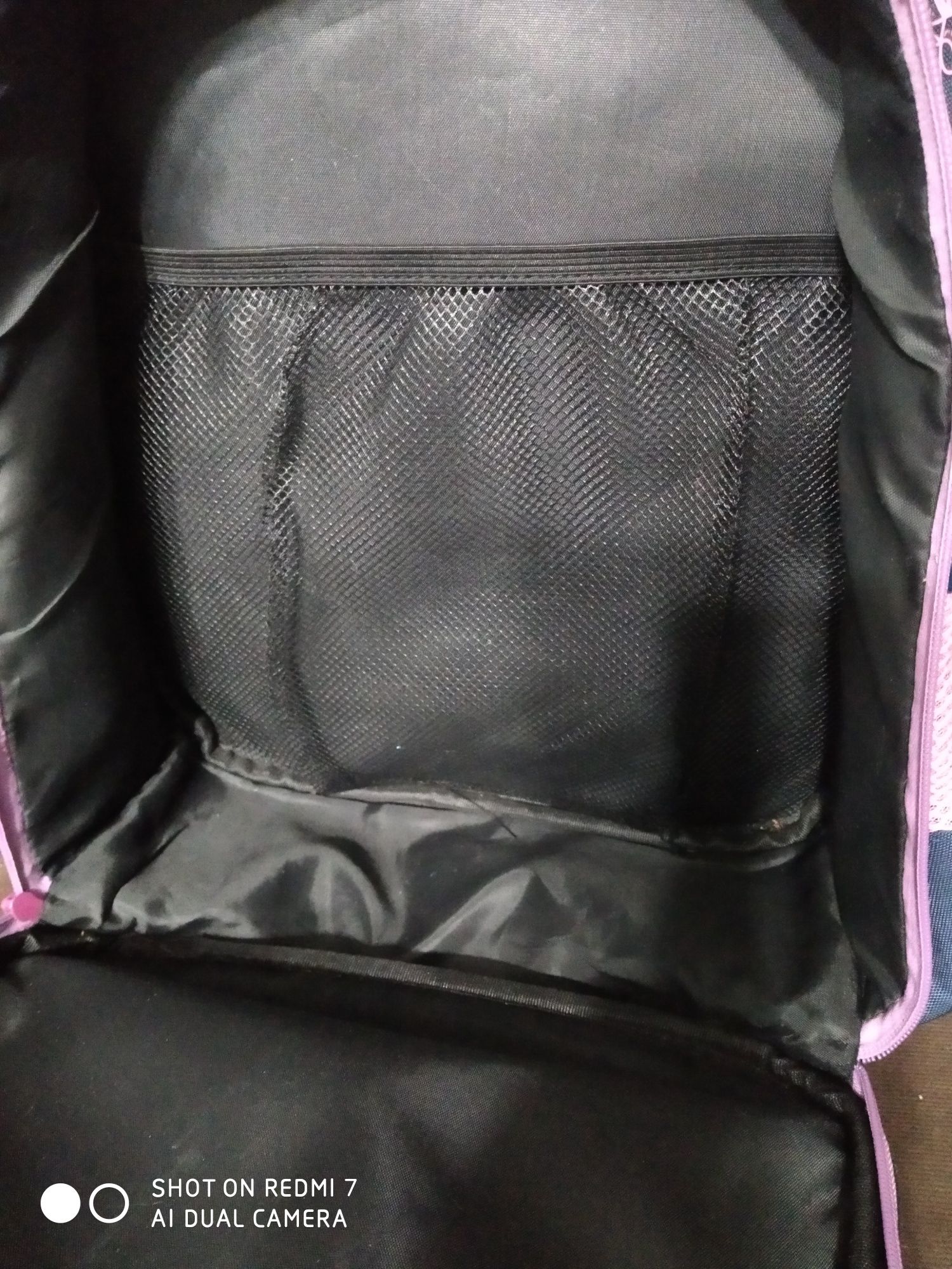 Школьный рюкзак ,артопедический,светоотражающий.