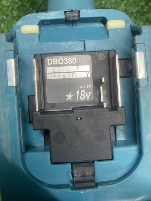 Безчетков виброшлайф с регулаж на оборотите Makita DBO380