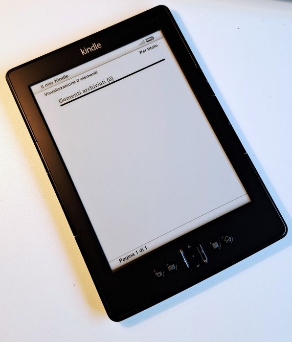 Amazon D01100 Kindle 4th Generation 2GB Wi-Fi 6 inch eBook Reader