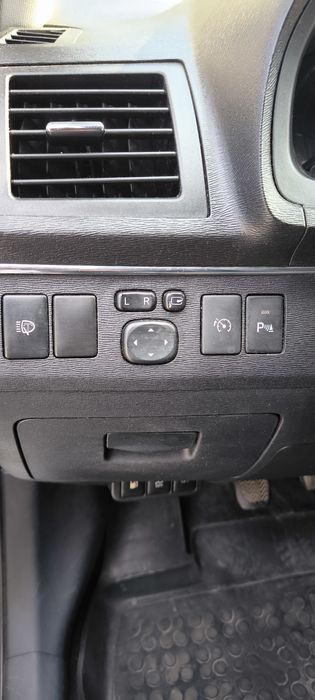 Продавам Тойота Авенсис D4D 150к.с