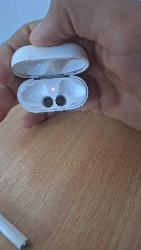 Vând AirPods generația a 2 a