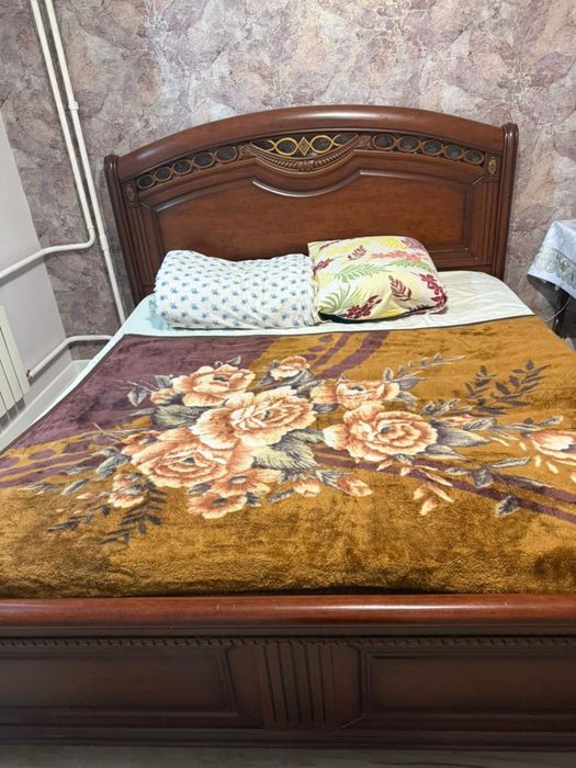 Кровать спальная