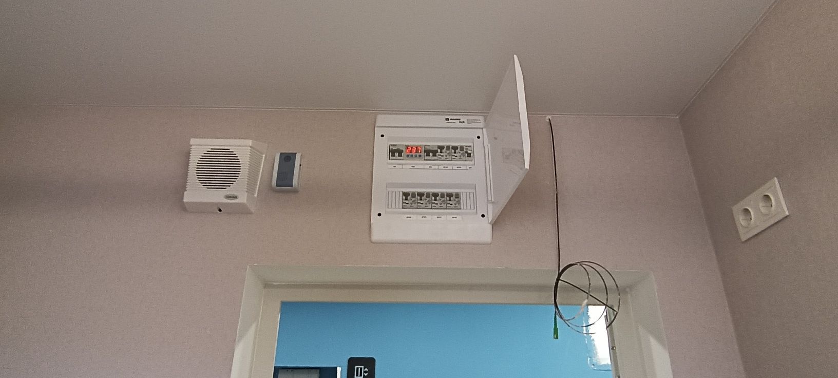 Sifatli Elektr xizmatlari, va boshqaruv shitlarini yilib berish