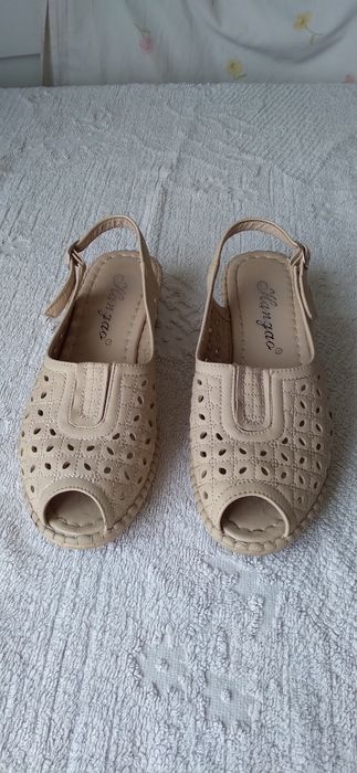 Sandale mărimea 37
