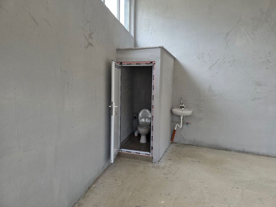 Дава се под наем Промишлена сграда в Варна, м-т Сотира - 103 кв.м за 1530 € - Снимка #8