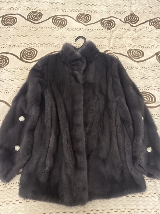 Короткая норковая шуба, темно серого цвета. 42 размер. Торг уместен