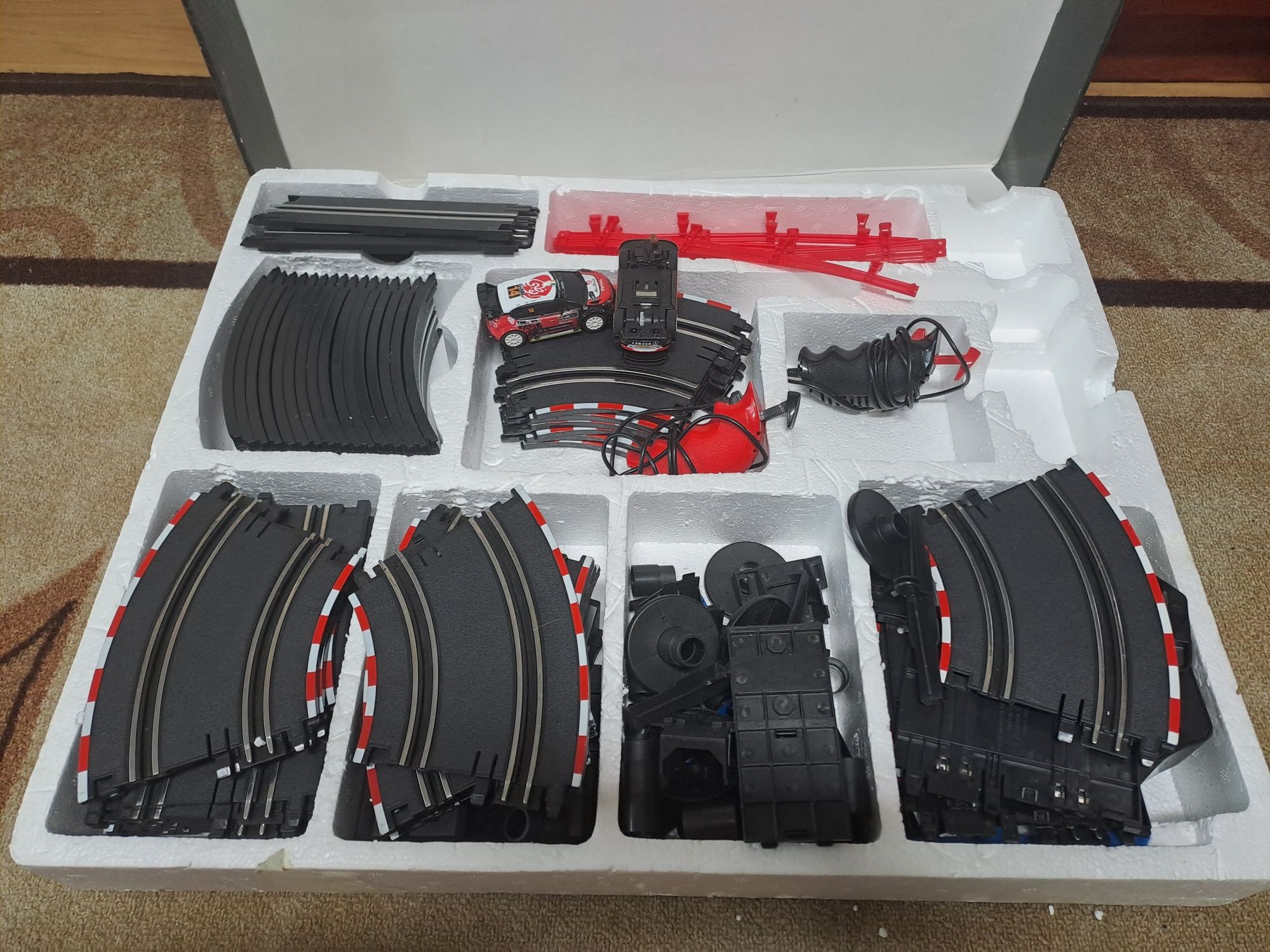 Писта WRC с четири варианта и две колички