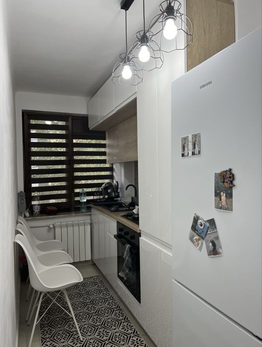 Vand apartament cu doua camere zona English Park