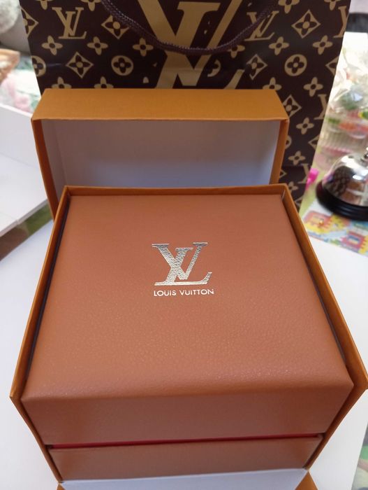 Часы Louis Vuitton с документами