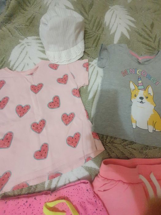 Пакет одежды на девочку 2-3 года , трусики, боди,платья