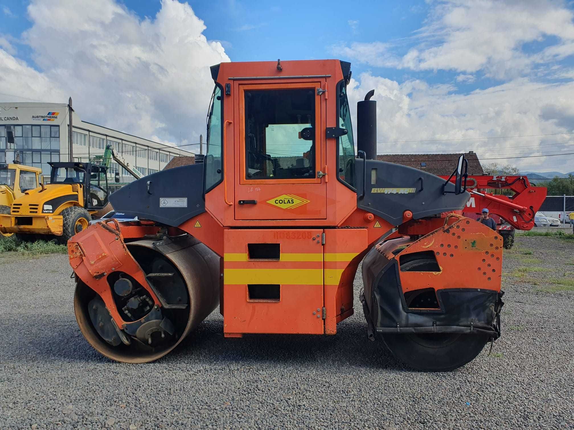 Cilindru compactor pentru asfalt pneuri-tambur Bomag  BW174 AC ,  2006
