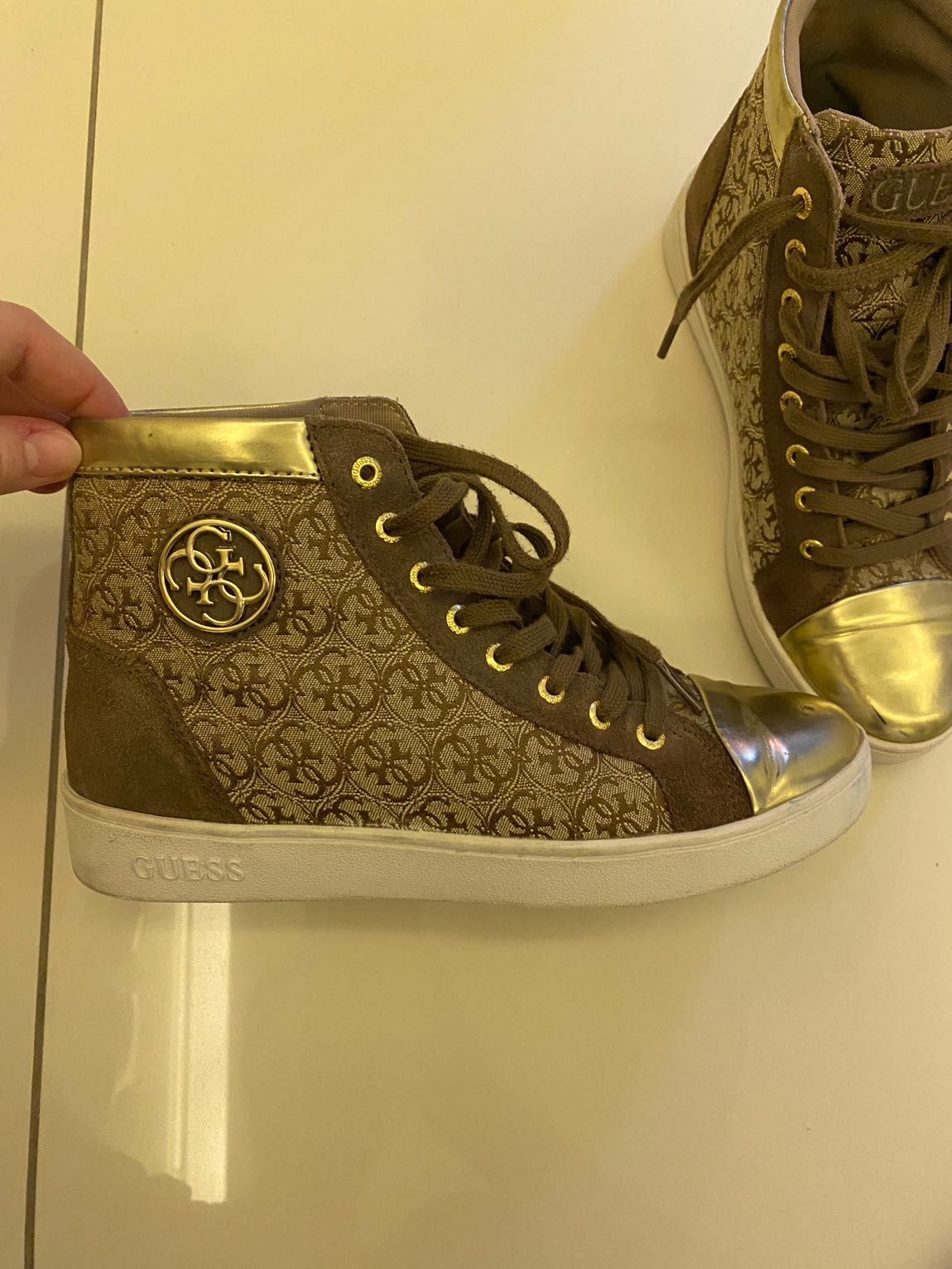 Оригинални Дамски Guess кецове