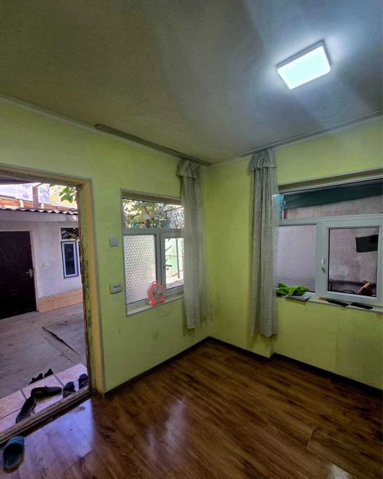 Паркентский 1 сотка 3 комнаты,без вьезда ,рядом стоянка,место отличное