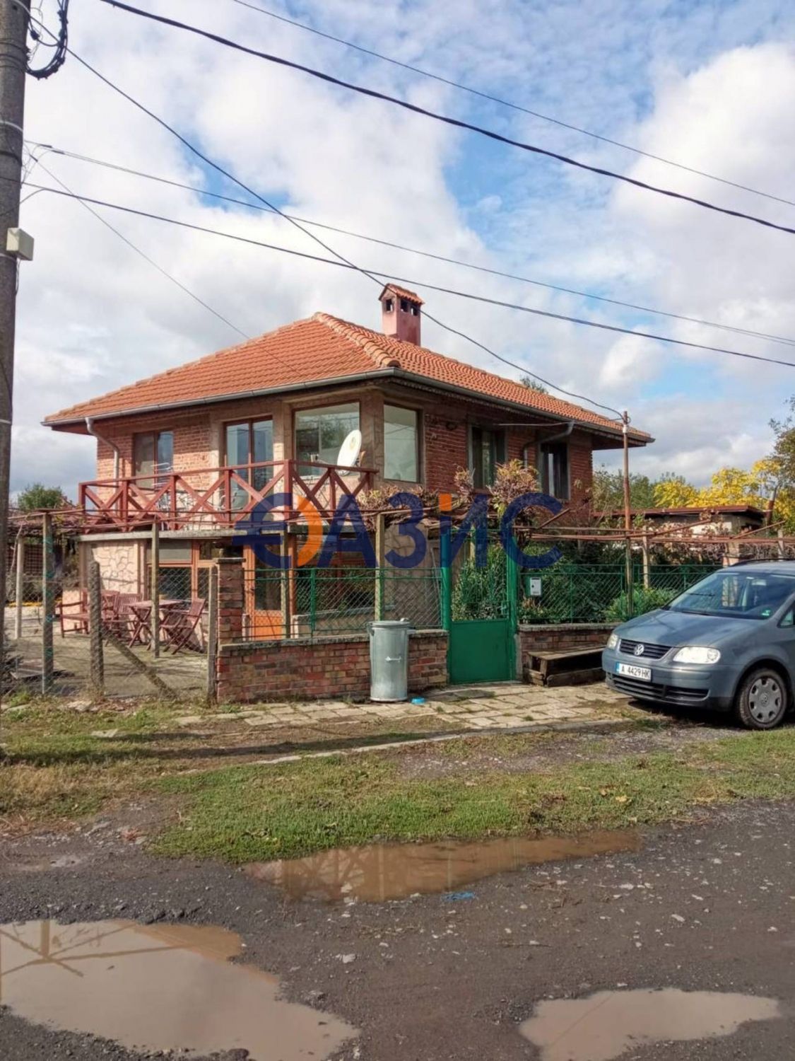 Къща, 162 кв. м с басейн и сауна върху парцел от 1000 кв. м с. Ливада,