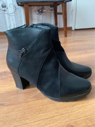 Елегантни дамски боти