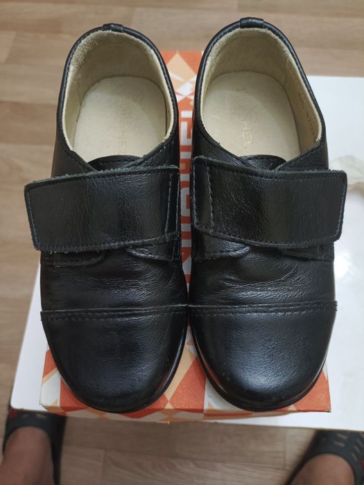 Продам детские кожаные мальчиковые туфли 27 размера