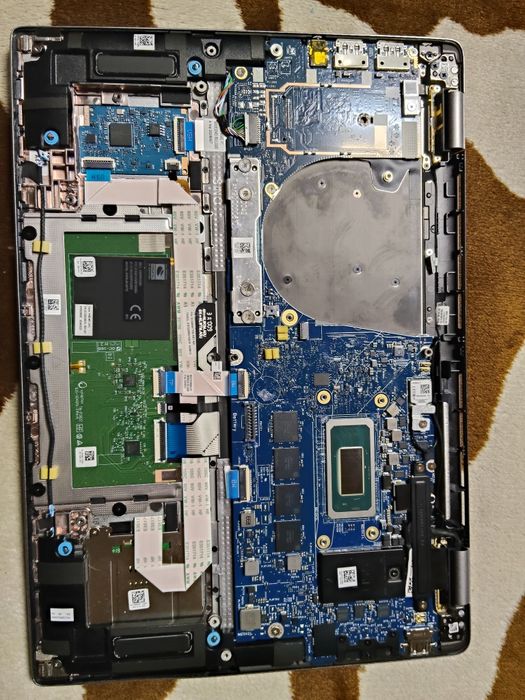 Dezmembrez Dell 7450 incomplet placa defecta  Intel core ultra 5