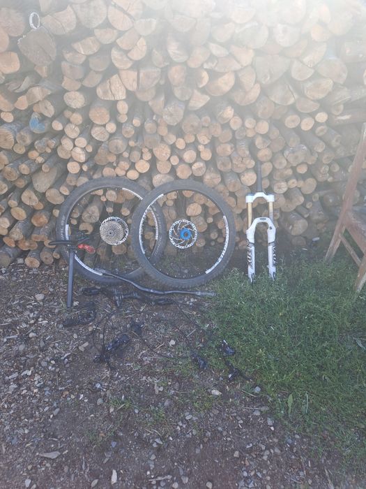 Vând piese de biciclete eduro 26"