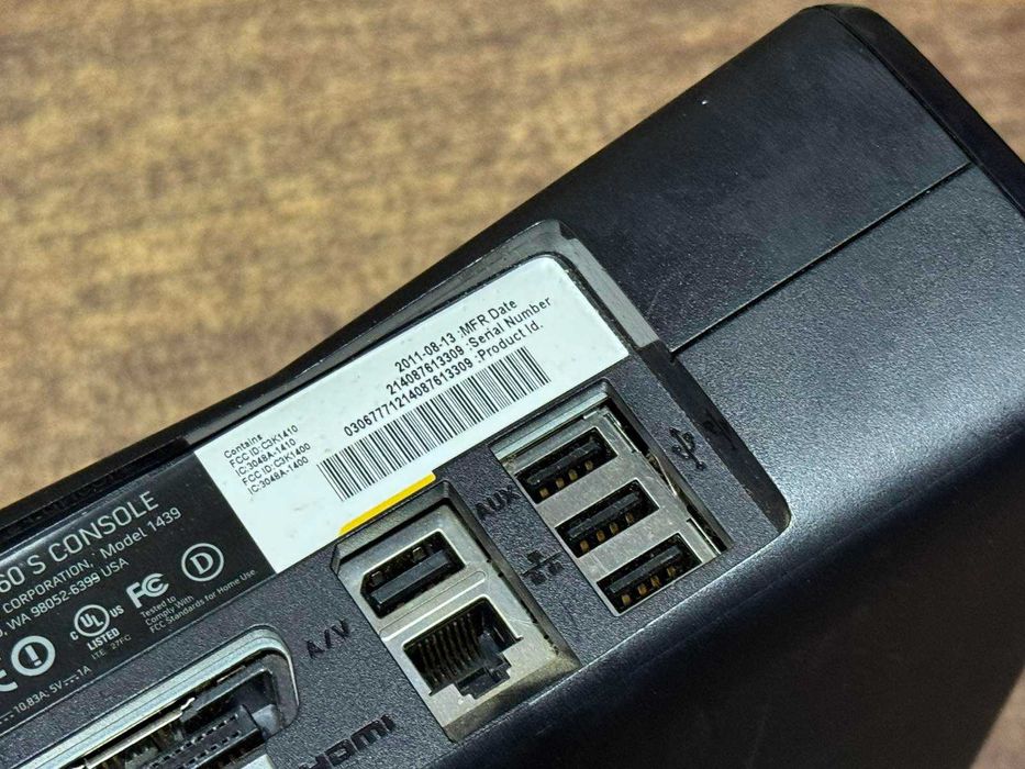 Продавам Xbox 360 комплект