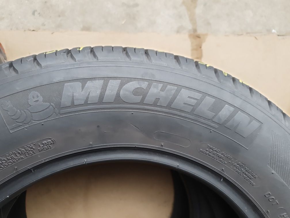 2 Anvelope Michelin 215 65 R16 M/S (vară/iarnă) Stare impecabilă.